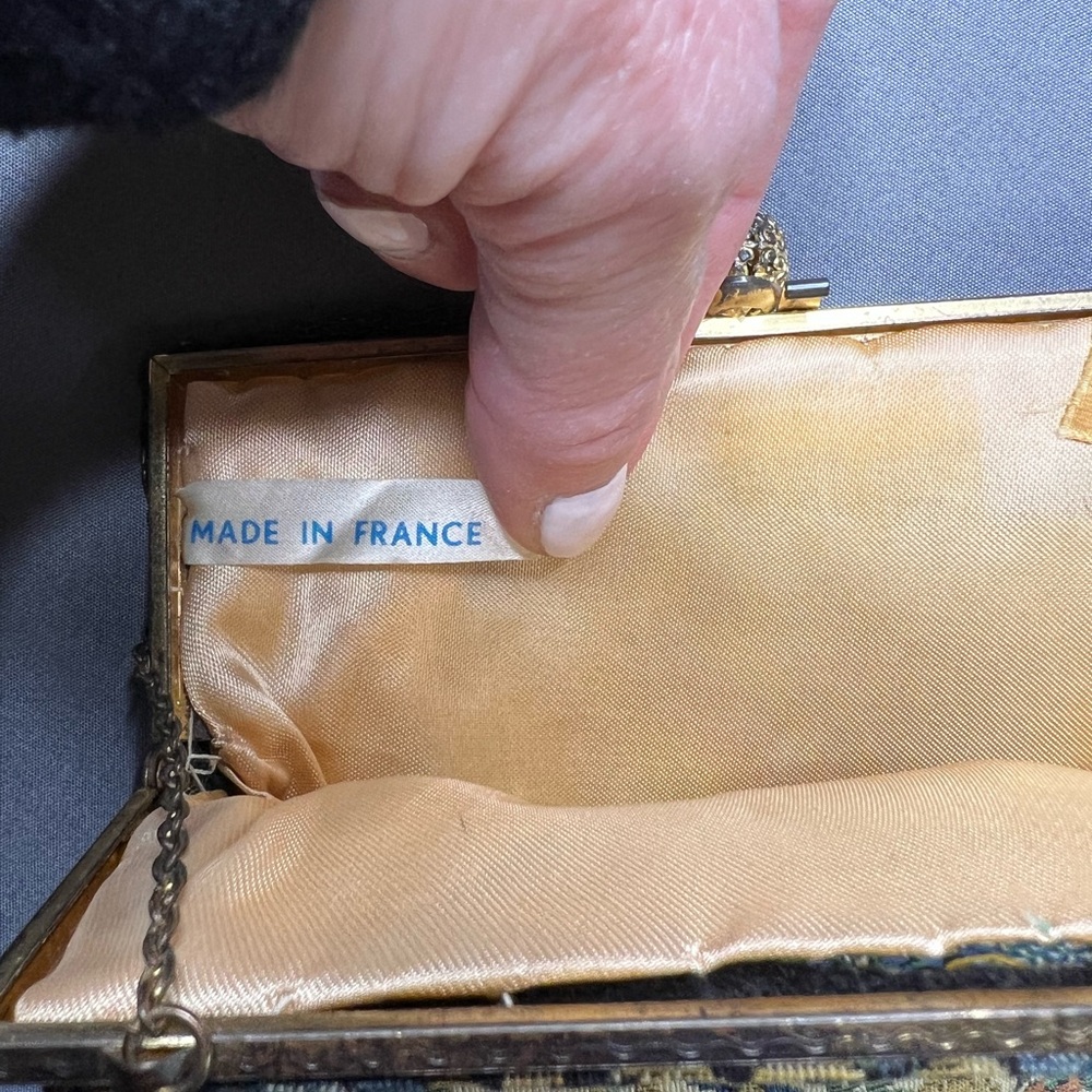 Vintage David's Fifth Avenue Tapestry Purse – Made in France Kiss Lock Clutch - Picture 5 of 12